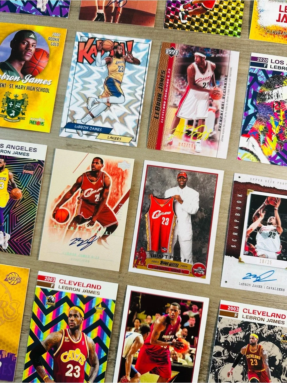 Lebron James Signed Rookie Lot of (16) Topps Kaboom Novelty Basketball Cards. - Picture 2 of 3